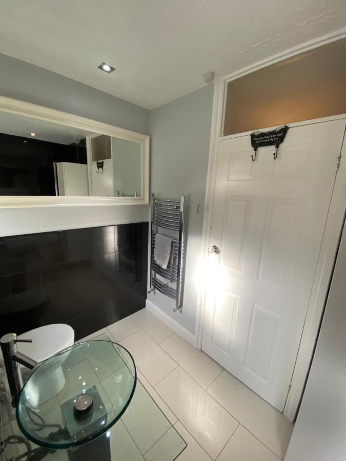 Large Home, Close To Bhx, Nec, Jlr, 4 Double Beds! Birmingham Exteriör bild