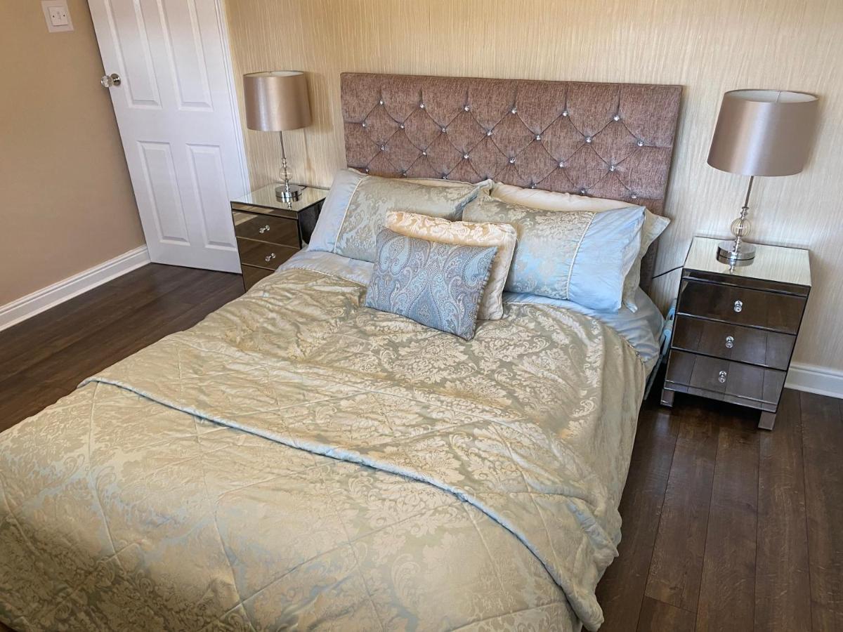 Large Home, Close To Bhx, Nec, Jlr, 4 Double Beds! Birmingham Exteriör bild